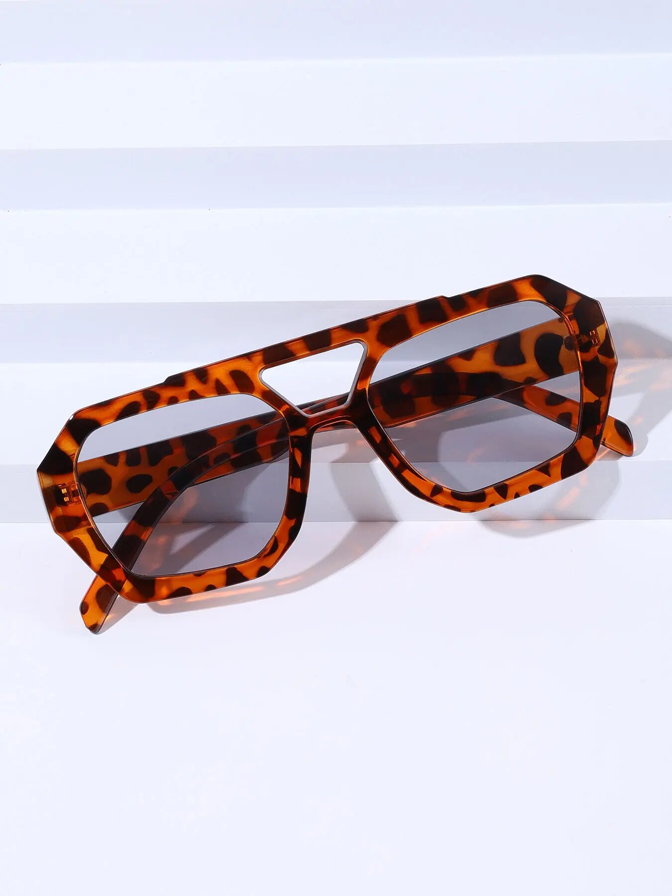 Fashion Vintage Square Irregul - огляд і ціна Vintage Fashion Enthusiasts