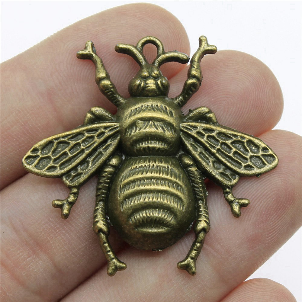 Queen Bee Insect Charm Pendant - огляд і ціна Vintage Fashion Stores